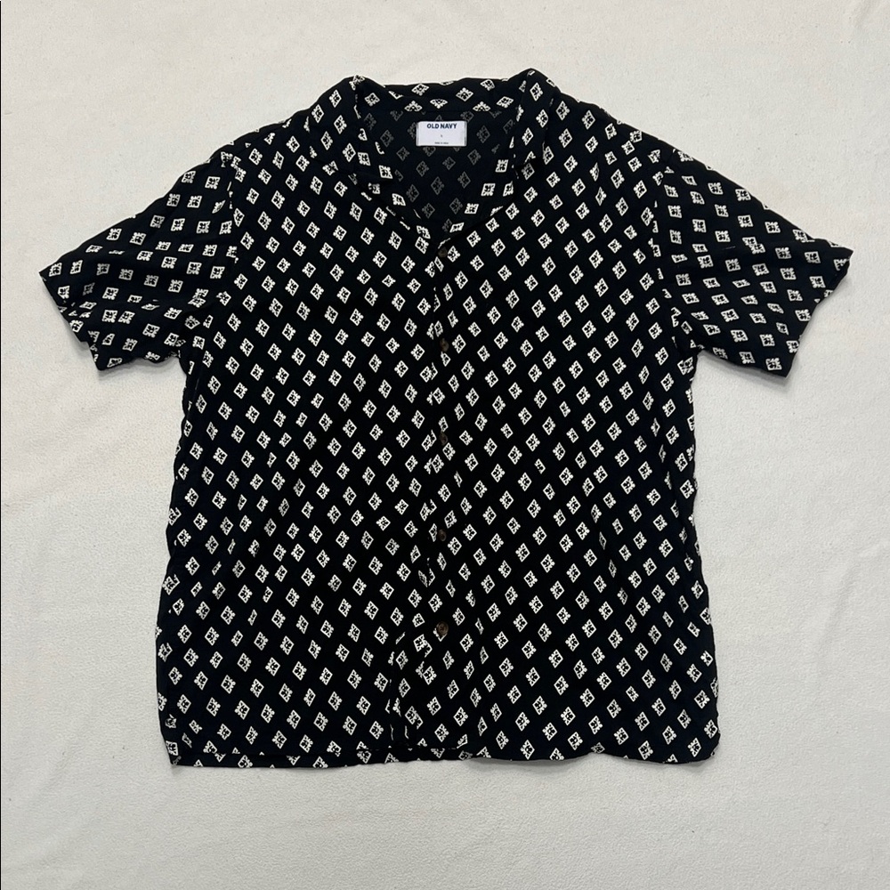 Old Navy Black and White Hawaiian Button-Down Shirt